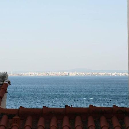 Two Bedroom Apt In Historic Location! Close To The River Lissabon Exterior foto